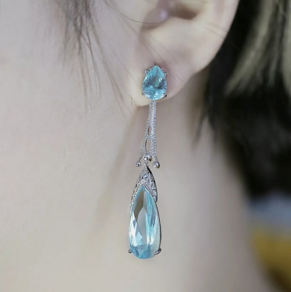 Gorgeous Simulated Aquamarine  Earrings - Picture 2 of 6